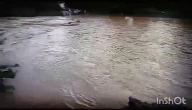 आठनेर: भारी बारिश के चलते चारगढ नदी उफान पर, मुख्यालय से दर्जन भर गांवों का टूटा सम्पर्क