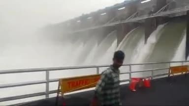 इटारसी: इटारसी 24 घंटे से लगातार खुले हैं तवा बांध के गेट तेरा गेट 10 फीट पर खोल नर्मदा नदी में छोड़े जा रहा है 217906 क्यूसेक प