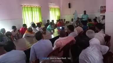 बिश्रामपुर सीएससी में प्रोजेक्टर के माध्यम से सहिया दीदी तथा डीलर को जागरुक कर आयुष्मान भारत कार्ड बनवाने की दी गई जिम्म