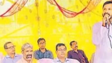 धनवार: धनवार प्रखंड परिसर में स्वास्थ्य मेले का किया गया आयोजन