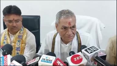 कोल: सर्किट हाउस में गन्ना मंत्री चौधरी लक्ष्मी नारायण ने की प्रेसवार्ता, कहा- मनचलों को बक्शा नहीं जाएगा