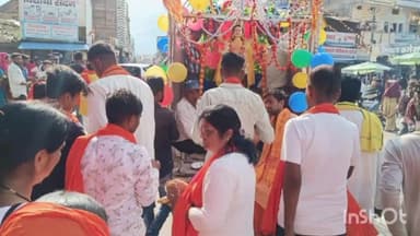 पेण्ड्रा: विश्वकर्मा जयंती के अवसर पर भगवान विश्वकर्मा जी की शोभायात्रा का विश्व हिंदू परिषद ने किया दुर्गा चौक में भव्य स्वागत