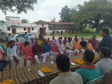 सैदपुर: पलिवार स्थित सहकारी समिति में चलाया गया बी पैक्स सदस्यता अभियान, संगोष्ठी का हुआ आयोजन