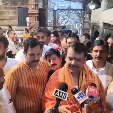 || जय श्री महाकाल || 
भगवान महाकाल के दर्शन प्राप्त होना सदैव सौभाग्य की बात है। 

#HarHarMahadevॐ #Mahakaleshwar #Ujjain #Maharashtra #JayMahakal #जय_महाकाल #Mahakal #MadhyaPradesh #ॐ #DevendraFadnavis