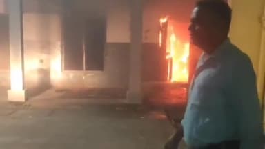 चंदौसी: बहजोई सामुदायिक स्वास्थ्य केंद्र के महिला अस्पताल की लैब में लगी आग, फायर ब्रिगेड की टीम ने कड़ी मशक्कत के बाद पाया काबू