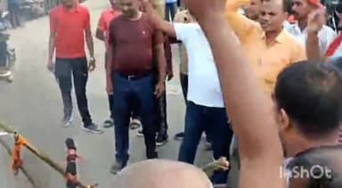 धनवार: धनवार बड़ा चौका पर आरएसएस ने पाकिस्तान व बिहार के शिक्षा मंत्री का पुतला फूंका