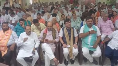 हाथरस: भाजपा कार्यालय पर आबकारी एवं मद्द निषेध विभाग राज्य मंत्री स्वतंत्र प्रभार ने PM के जन्मदिन पर वर्चुअल संबोधन को सुना