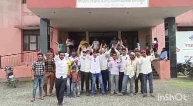 सरमथुरा: उपखंड कार्यालय पर आदिवासी मीणा महासभा के सदस्यों ने किया विरोध प्रदर्शन,  युवा नेता नरेश मीणा की रिहाई की रखी मांग