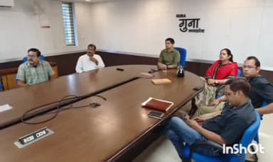 गुना नगर: सीएम ने लाडली बहना आवास योजना का किया शुभारंभ, NIC कक्ष गुना मे हुआ जिला स्तरीय कार्यक्रम अधिकारी जन प्रतिनिधि रहे मौजूद