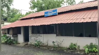 गोटेगांव: लाठगांव पिपरिया के पास 3 मोटरसाइकिल को 8 नग सागौन की लकड़ी का अवैध परिवहन करते वन विभाग की टीम ने किया जप्त