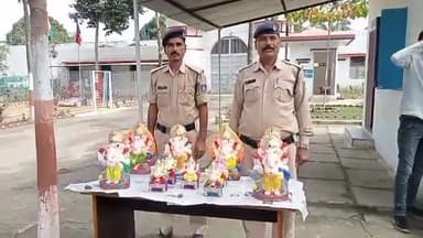 होशंगाबाद नगर: नर्मदापुरम शहर के कुलामडी रोड स्थित केंद्रीय जेल के कैदियों ने बनाई शुद्ध मिट्टी की प्रतिमाएं लगाए गए स्टॉल