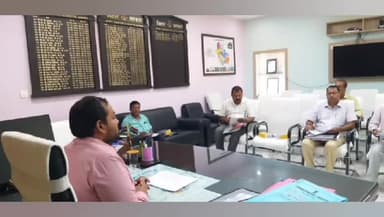 कहरा: समाहरणालय में DM ने जिला स्तरीय उर्वरक निगरानी समिति के साथ की बैठक, दिए कई निर्देश