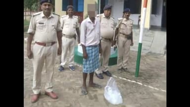 मेसकौर: सीतामढ़ी थाना पुलिस ने गुप्त सूचना पर अमरपुर गांव के पास से 11 लीटर देसी शराब के साथ एक कारोबारी को किया गिरफ्तार