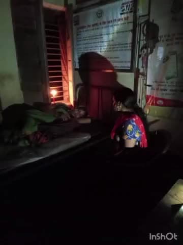 मड़िहान: भावा उप स्वास्थ्य केंद्र पर मोमबत्ती की रोशनी में प्रसव करने की तैयारी का फोटो सोशल मीडिया पर हुआ वायरल