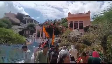 थानागाजी: गणेश चतुर्थी को लेकर विराटनगर गणेश मंदिर में भक्तों की उमड़ी भीड़