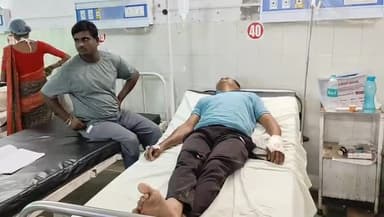 झालरापाटन: झालावाड़ की बाघेर की घाटी में गाय से टकराकर बाइक सवार एक युवक हुआ घायल, अस्पताल में कराया गया भर्ती