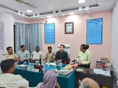 सरई: आगामी त्योहारों के मद्देनज़र बैढ़न थाने में शांति समिति की बैठक की गई आयोजित