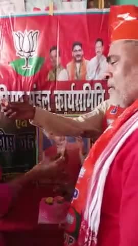 17 सितंबर को देश के  प्रधानमंत्री श्री नरेंद्र भाई मोदी जी का जन्मदिन केक काट के दाउदनगर में मनाया गया ।