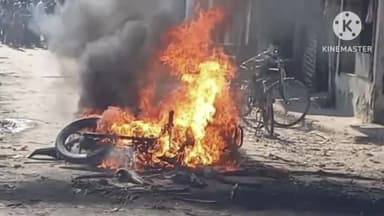 चनपटिया: पखनाहा में प्रिंसिपल के ट्रांसफर पर स्टूडेंट का 5 घंटे बवाल नए प्रिंसिपल की फूकी गाड़ी।