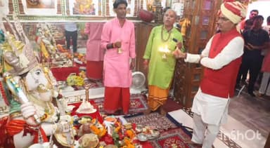 विदिशा नगर: मुख्यमंत्री शिवराज सिंह चौहान ने विदिशा प्रवास के दौरान बाढ़ वाले गणेश मंदिर पर की पूजा अर्चना