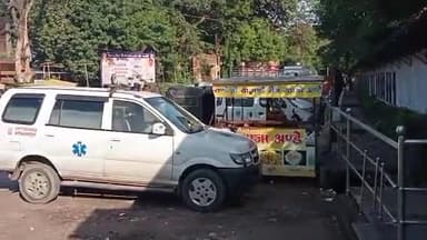 होशंगाबाद नगर: शहर के एसएनजी ग्राउंड के सामने बने शाहिद गैलरी को आटो एवं एंबुलेंस चालकों ने बनाया पार्किग स्थल प्रशासन नहीं दे ध्यान