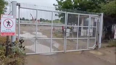 बायतु: खानजी का तला वेलपेड नम्बर एक पर ग्रामीणों ने अपनी मांगों को लेकर कम्पनी का कार्य करवाया बन्द