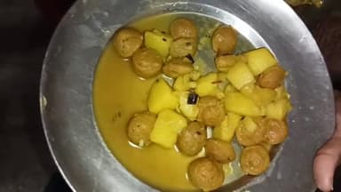 बदायूं: जिला अस्पताल में भर्ती मरीजों को बांटी गई सब्जी में निकली सुड़ी, मरीजों को हुई उल्टियां