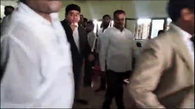 सिराथू: हापुड़ केस में 6 दिन से आमरण अनशन पर बैठे सीनि0 वकील को मंझनपुर में DJ ने जूस पिलाकर अनशन खत्म कराया, 21 दिन से है हड़ताल