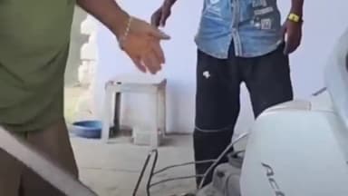 करनाल: करनाल के राइस सेलर में खड़ी स्कूटी में मिला जहरीला कोबरा सांप, स्नेक मैन ननकी ने किया रेस्क्यू