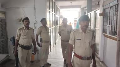 मोतिहारी: पुलिस ने चोरी की बाइक के साथ एक आरोपी को राजा बाजार से किया गिरफ़्तार