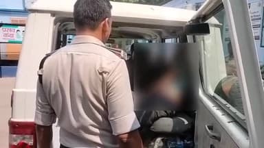 बिहार: तकिया पर गांव में नशे की हालत में गिरे व्यक्ति को पुलिस ने पहुंचाया सदर अस्पताल, डॉक्टर ने किया मृत घोषित