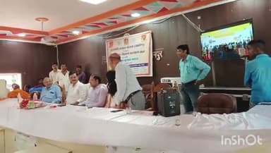 जौनपुर: जिलाधिकारी ने बक्सा ब्लॉक सभागार में दिव्यांग लाभार्थियों को वितरित किए आवास के प्रमाण पत्र