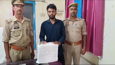 देेेवरिया: GRP ने देवरिया सदर रेलवे स्टेशन के प्लेटफ़ॉर्म-2 से अवैध देसी शराब के साथ एक व्यक्ति को किया गिरफ्तार, पूछताछ जारी