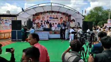 आज 
विधानसभा क्षैत्र  डग में परिवर्तन संकल्प यात्रा रैली का भिलवाडी आगमन से पिपलिया चौराहा तक पुष्प वर्षा कर स्वागत किया।