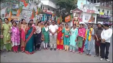 टिहरी: केंद्र सरकार के द्वारा महिला आरक्षण बिल को संसद में पेश करने पर BJP कार्यकर्ताओं ने नई टिहरी के हनुमान चौक पर जताई खुशी
