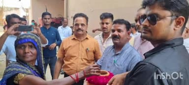 जलेसर: पटना गांव में मेरी माटी मेरा देश अभियान के तहत विधायक जलेसर ने शिलाफलम का किया अनावरण