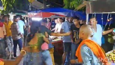 जमुई: तारीख पर पहुंचे जमुई कोर्ट में ही भिड़ गए पति-पत्नी, दो घंटे तक जमकर हुई खींचातानी व मारपीट