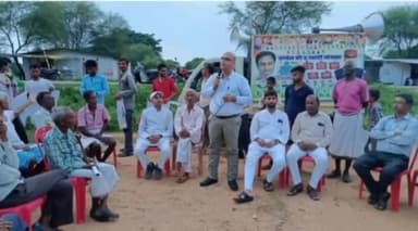 सिंगरौली: कांग्रेस पार्टी का 11 गारंटी योजना रथ पहुंचा मोरवा, लोगों को किया जागरूक