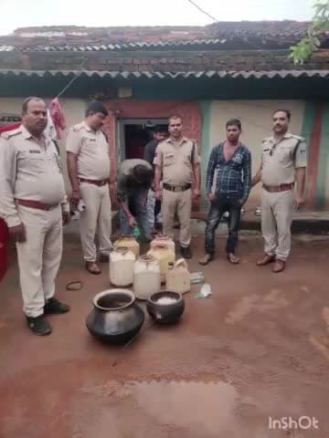 देवसर: खेखडा गाँव मे पुलिस ने अवैध शराब के साथ एक आरोपी को किया गिरफ्तार, आरोपी के कब्जे से भारी मात्रा में अवैध शराब जप्त