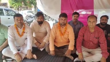 करनाल: सेक्टर-12 में धरने पर बैठे गेस्ट टीचरों को फरीदाबाद के 5 टीचरों ने अनशन पर बैठकर दिया समर्थन