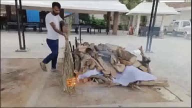 ਬਠਿੰਡਾ: ਦਾਣਾ ਮੰਡੀ ਵਿਖੇ 100 ਘੰਟੇ ਬੀਤ ਜਾਣ ਤੋਂ ਬਾਅਦ ਪੁਲਿਸ ਕਾਰਵਾਈ ਕਰਨ ਮਗਰੋਂ 2 ਲਵਾਰਿਸ ਲਾਸ਼ਾਂ ਦਾ ਕੀਤਾ ਗਿਆ ਸੰਸਕਾਰ