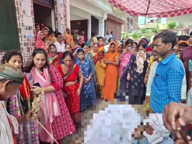 तिलहर: मीरानपुर कटरा नगर में मृत व्यापारी का सैंकड़ों लोगों की मौजूदगी में हुआ अंतिम संस्कार, लुटेरों ने की थी हत्या