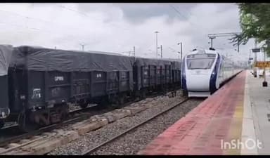 ସମ୍ବଲପୁର ମ୍ୟୁନିସିପାଲଟି: ସିଟି ଷ୍ଟେସନ ଦେଇ ବନ୍ଦେ ଭାରତ ଟ୍ରେନର ଟ୍ରାଏଲ ରନ ଅନୁଷ୍ଠିତ, ସୂଚନା ଦେଲେ ରେଳ ପିଆରଓ