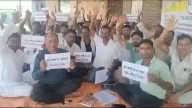 जलालगढ़: प्रखंड परिसर में वार्ड सदस्यों ने अपनी मांग को लेकर किया धरना प्रदर्शन