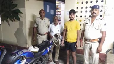 शिवसागर: शिवसागर पुलिस ने वाहन चेकिंग के दौरान मलवार गांव के पास से एक व्यक्ति को किया गिरफ्तार, अवैध हथियार व बाइक भी की जब्त