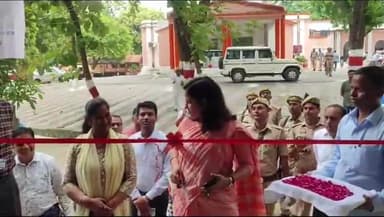 बहराइच: कलेक्ट्रेट परिसर में जिलाधिकारी मोनिका रानी ने किया आधार पंजीकरण केंद्र का उद्घाटन