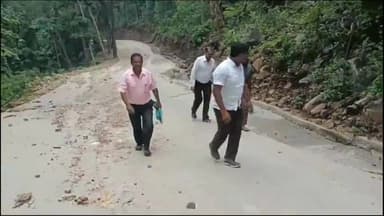 कांकेर: BJP के विधायक प्रत्याशी आशाराम नेताम पहुंचे नक्सल प्रभावित गांव कलमुच्चे, जनसंपर्क कर ग्रामीणों का जाना हाल