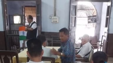 बहराइच: जिला बार एसोसिएशन सभागार में अधिवक्ता के निधन पर आयोजित शोकसभा में अधिवक्ताओं ने अर्पित की भावभीनी श्रद्धांजलि