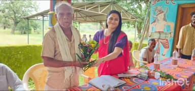 दंतेवाड़ा: शासन की योजना बताने पालनार पहुंचीं जिला पंचायत अध्यक्ष तुलिका कर्मा