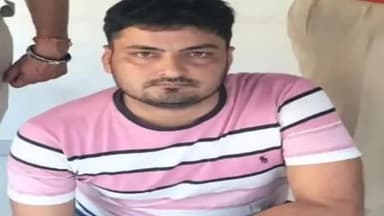 सीकर: हिसार से 25 हजार रुपये के इनामी बदमाश को पुलिस ने किया गिरफ्तार राजू ठेहट हत्याकांड में शूटरों को भेजे थे रुपये